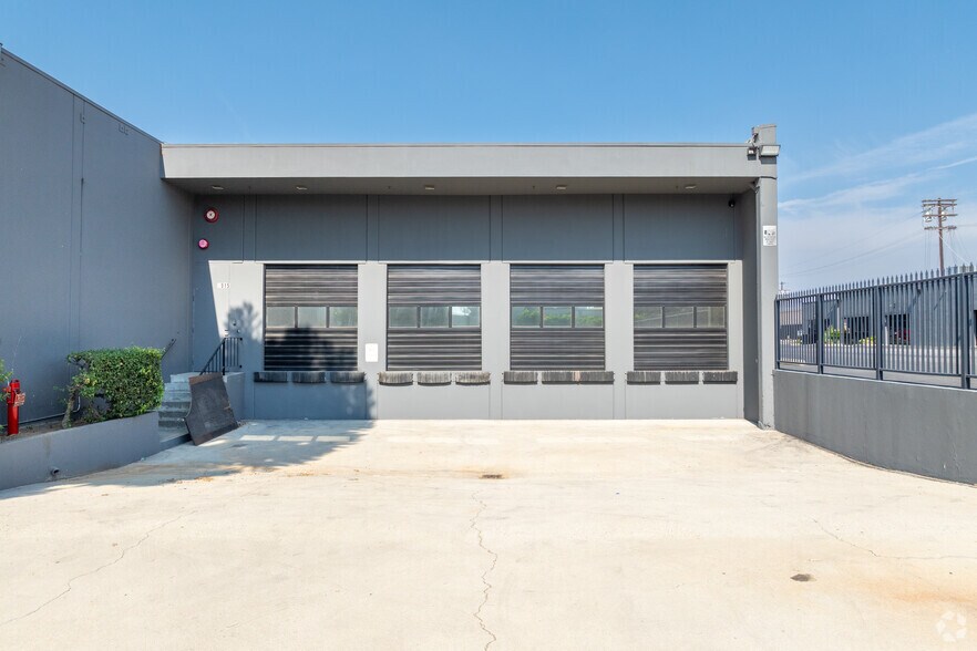 More Photos Of 7911-7913 Haskell Ave, Van Nuys Light Manufacturing For Lease