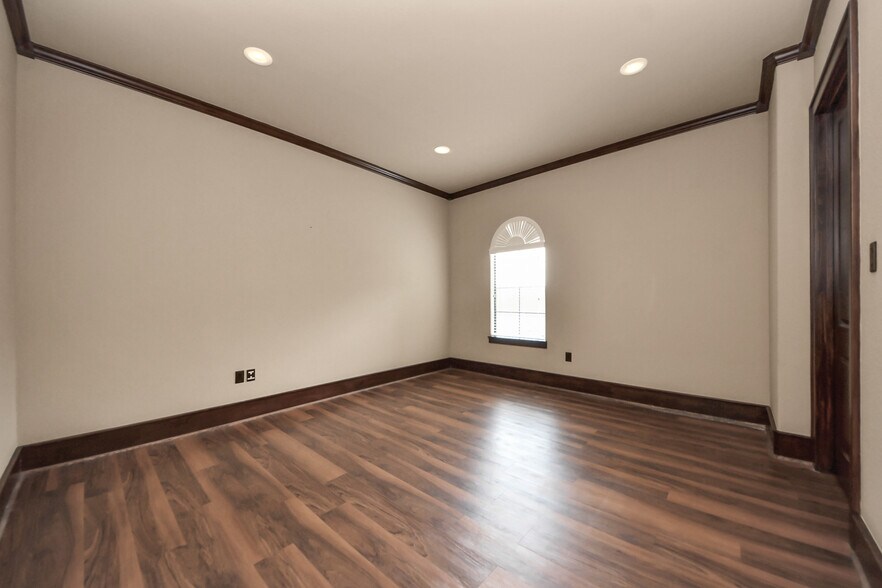More Photos Of 12516 Cutten Rd, Houston Medical For Lease