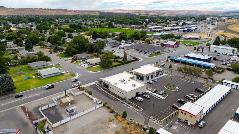 More Photos Of 6018 W Clearwater Ave, Kennewick General Retail For Lease
