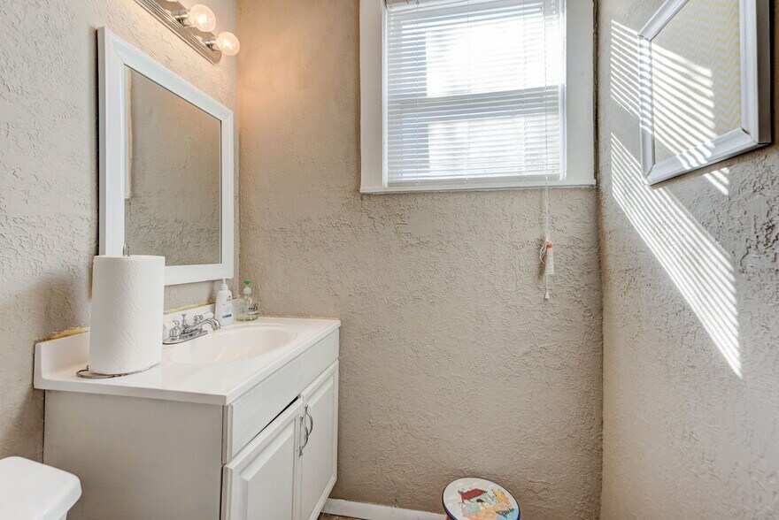 More Photos Of , El Reno Office For Sale