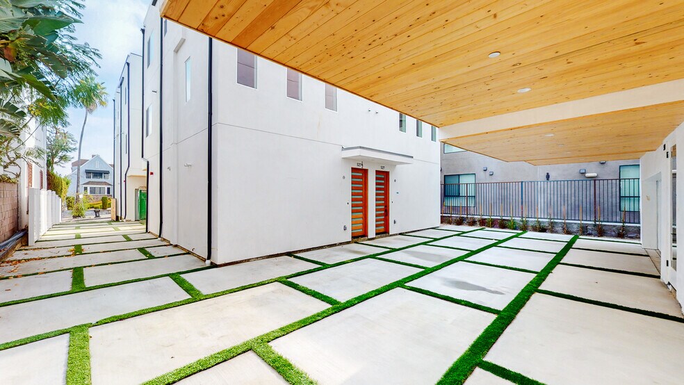 More Photos Of 525 N Normandie Ave, Los Angeles Apartments For Sale