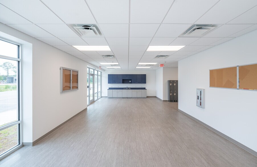 More Photos Of 2280 Lane Ave N, Jacksonville Unknown For Lease