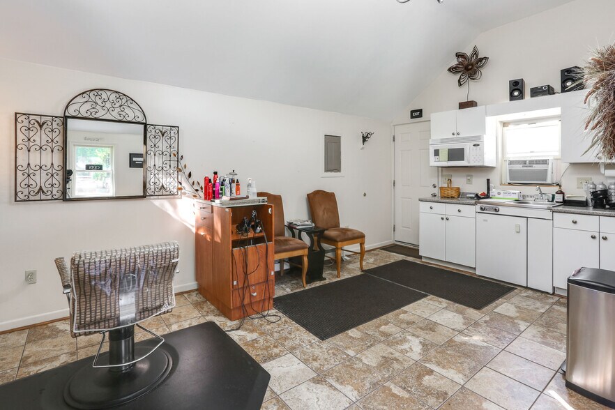 More Photos Of 4588 S Park Ave, Hamburg Office Residential For Sale