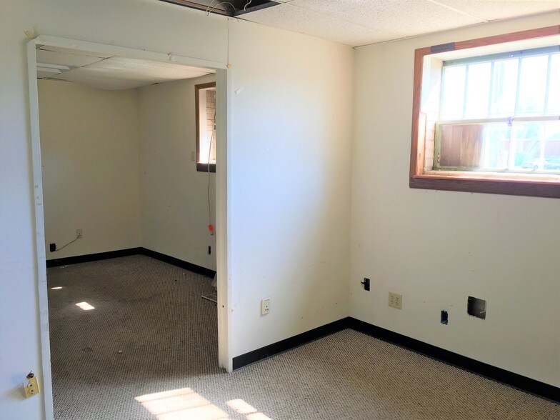 More Photos Of 620 N Edgemoor St, Wichita Warehouse For Sale