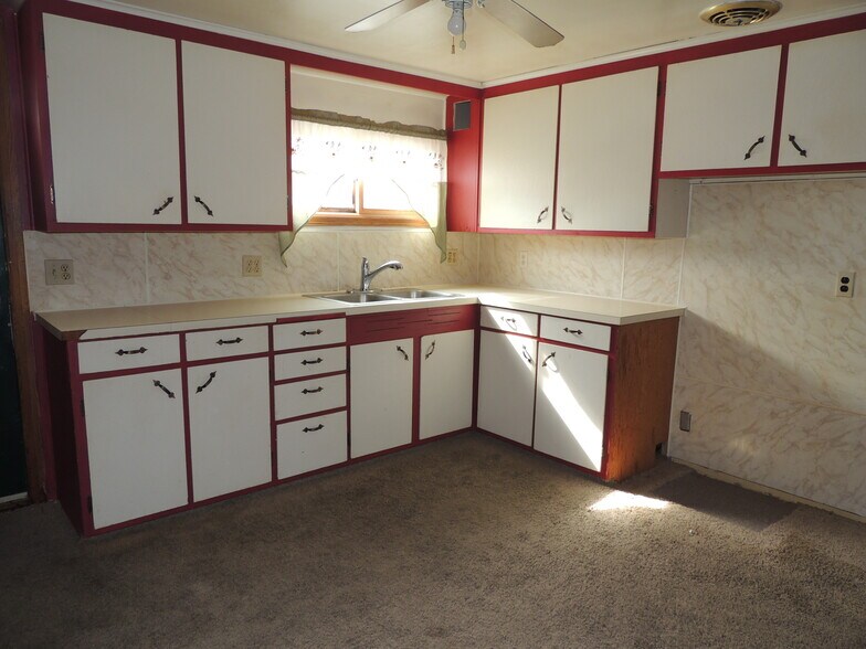 More Photos Of 726 Valley Rd, Menasha Bar For Sale