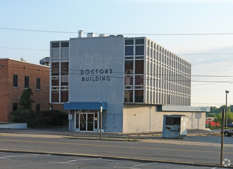 More Photos Of 6316 Castle Pl, Falls Church Medical For Lease