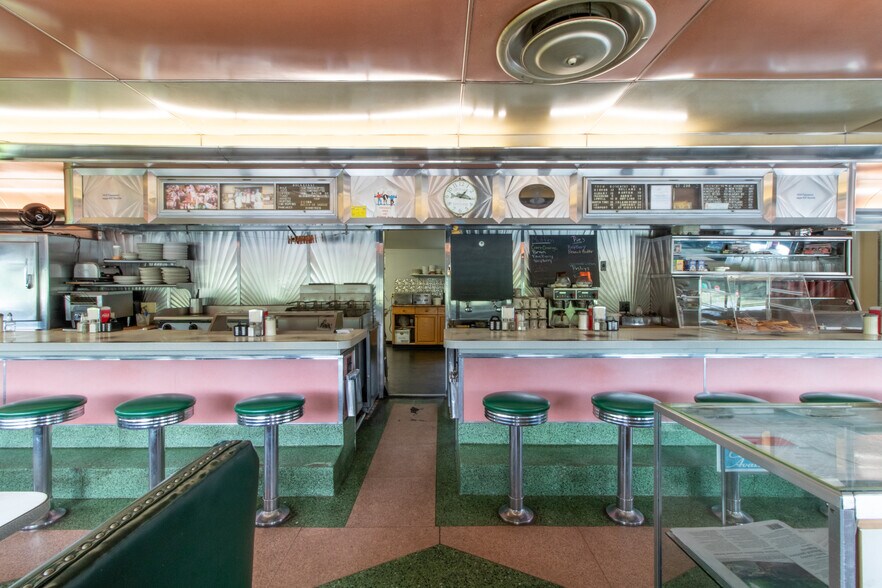 More Photos Of 585 US Route 5, Coventry Specialty For Sale