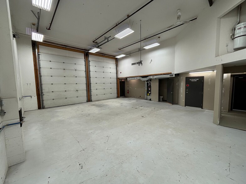 More Photos Of 37738 3 Av, Squamish Flex For Sale