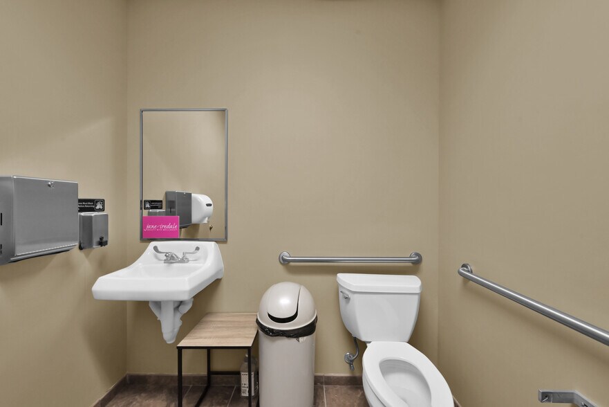 More Photos Of 1126 Rayford Rd, Spring Medical For Sale