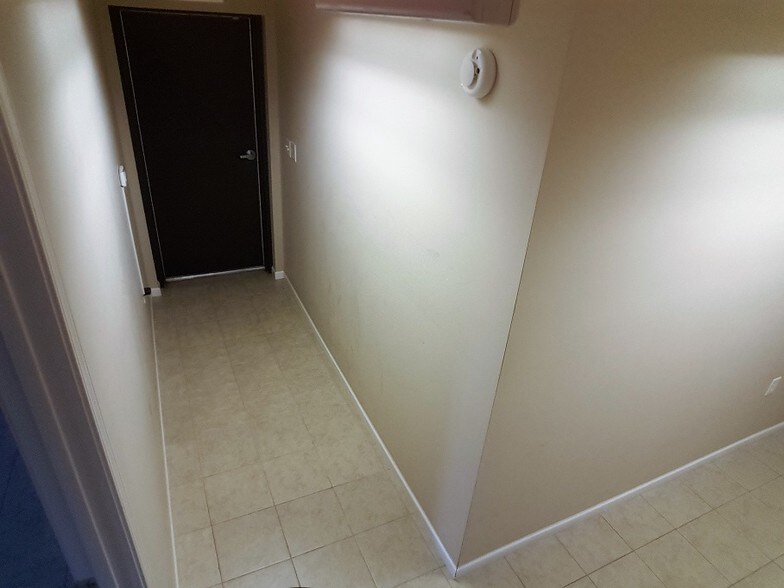 More Photos Of 1221 E 25th St, Lawrence Warehouse For Lease