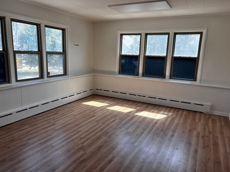 More Photos Of 603 E Washington St, Joliet Warehouse For Lease