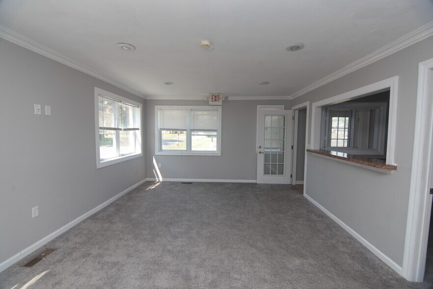 More Photos Of 124 3rd Ave W, Milan Office For Sale