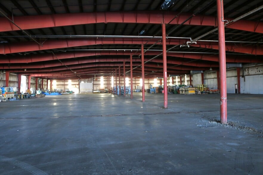 More Photos Of 411 Snow Mountain Ave, Hines Warehouse For Sale