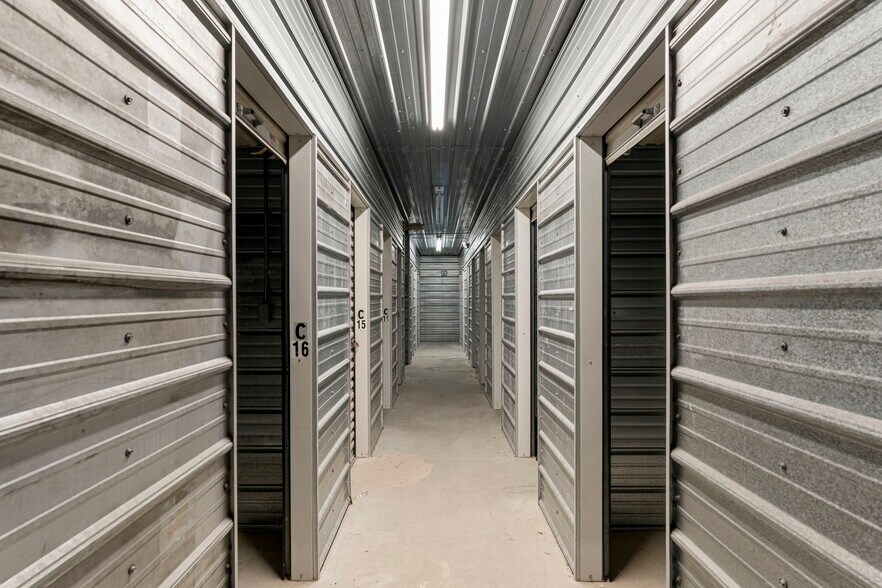 More Photos Of 6126 Thomas Dr, Panama City Self Storage For Sale