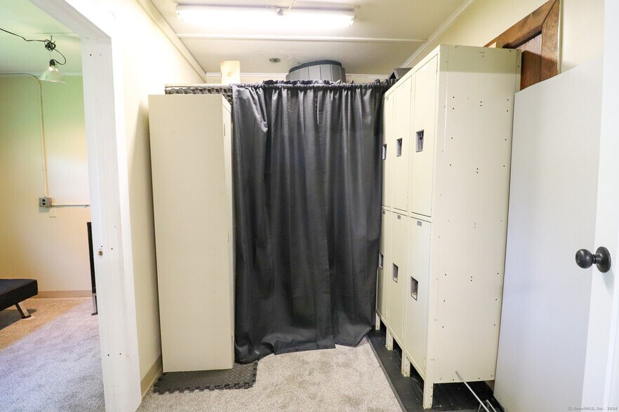 More Photos Of 50 Saint Johns St, Middletown Freestanding For Lease