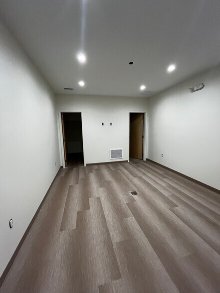 More Photos Of 814 Johnnie Dodds Blvd, Mount Pleasant Medical For Lease