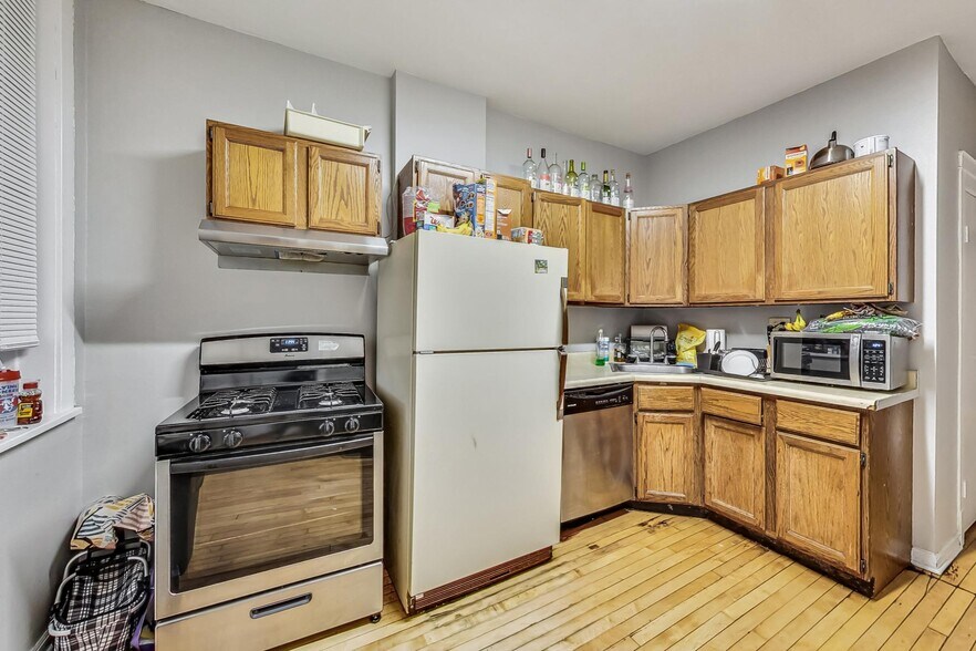 More Photos Of 3814 N Clark St, Chicago Storefront Retail Residential For Sale