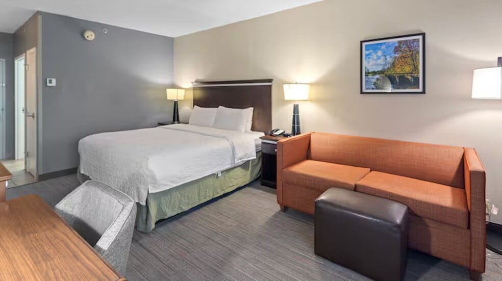More Photos Of 450 Parkway 575, Woodstock Hotel For Sale