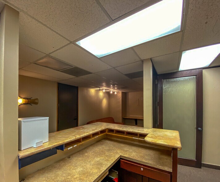 More Photos Of 29525 Canwood St, Agoura Hills Medical For Lease