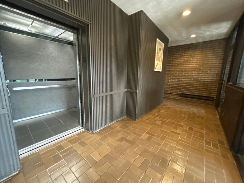 More Photos Of 3500 W Peterson Ave, Chicago Office For Lease