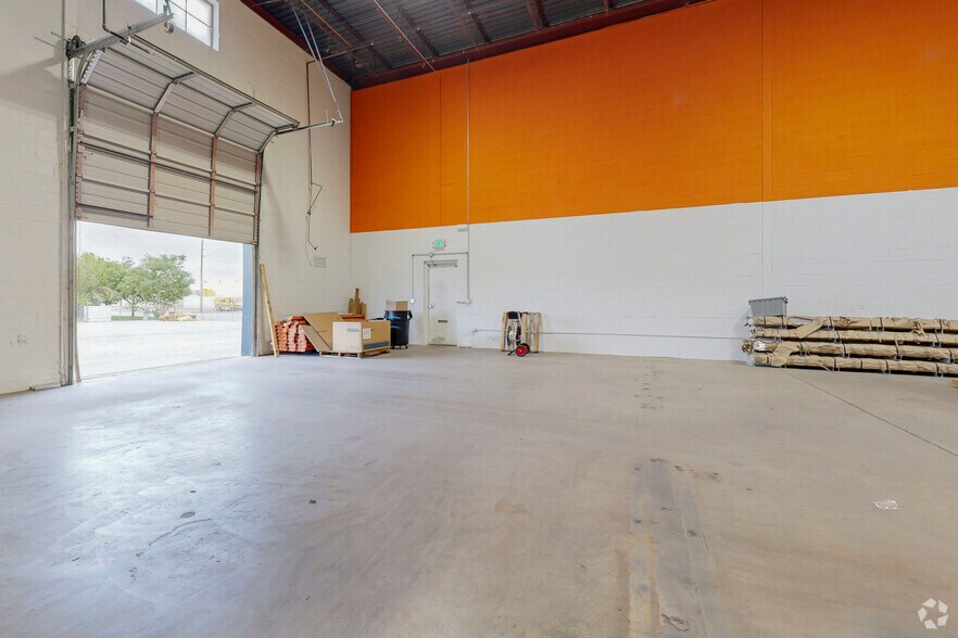 More Photos Of 4800 Dahlia St, Denver Warehouse For Lease