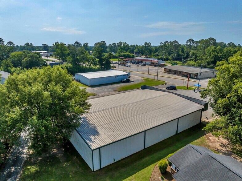 More Photos Of 19276 Hartford St, Edison Freestanding For Sale