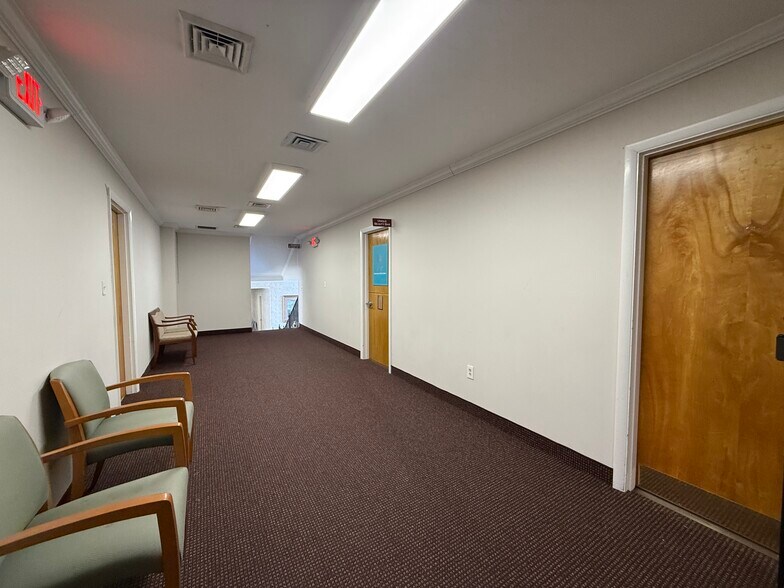 More Photos Of 121 Lincoln St, Worcester Healthcare For Lease