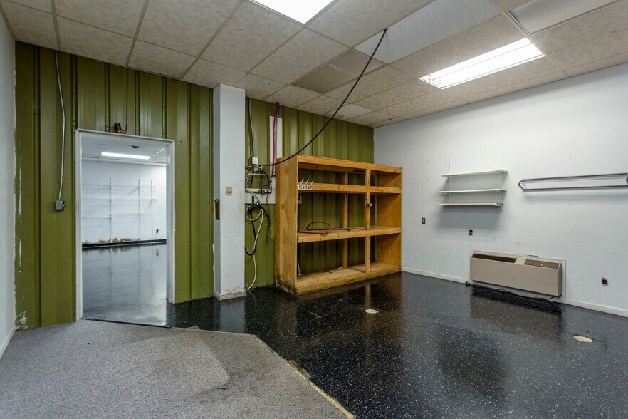 More Photos Of 889 E Market St, Harrisonburg Storefront Retail Office For Sale