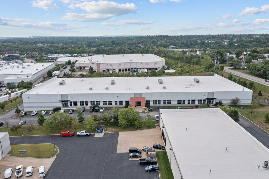 More Photos Of 9787 Green Park Industrial Dr, Saint Louis Manufacturing For Lease