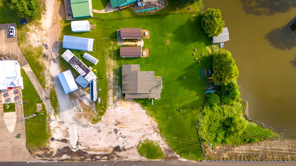 More Photos Of 13050 U.S. 190 hwy, Onalaska Freestanding For Sale