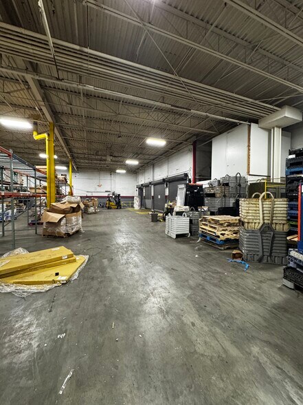 More Photos Of 15135 Hamilton Ave, Highland Park Warehouse For Lease