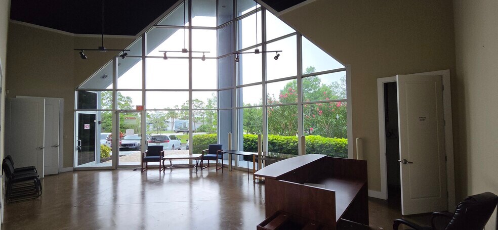 More Photos Of 13830 Jetport Commerce Pky, Fort Myers Warehouse For Lease