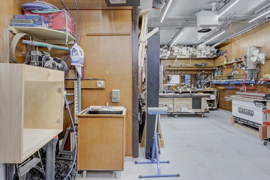 More Photos Of 24354 John R Rd, Hazel Park Flex For Sale