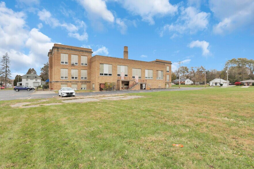 More Photos Of 300 E Auburn Ave, Springfield Office For Sale