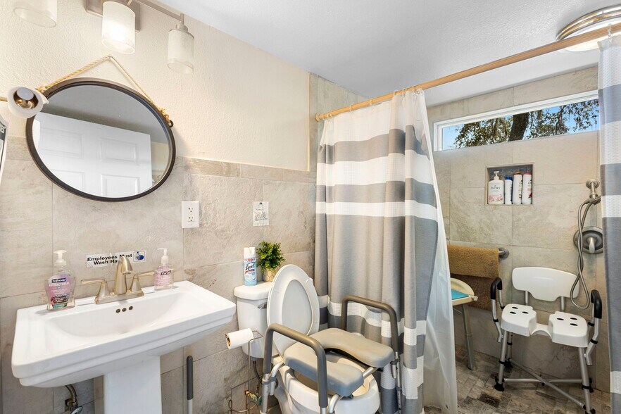 More Photos Of 579 Johnson Lake Rd, De Leon Springs Assisted Living For Sale