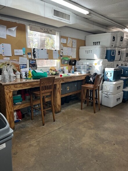 More Photos Of 1237 Strickland Rd, Roswell Light Distribution For Lease