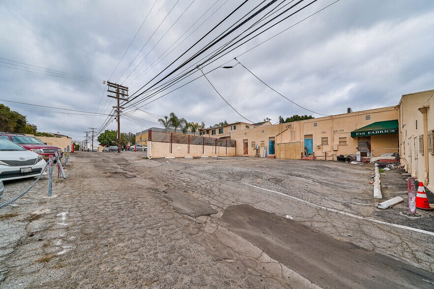 More Photos Of 10627 W Pico Blvd, Los Angeles Freestanding For Lease