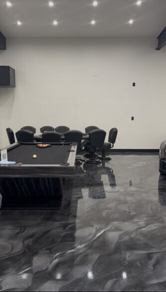 More Photos Of 3075 California St, Burbank Warehouse For Lease