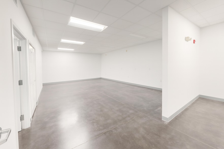 More Photos Of 18651 NE 24th Pl, Miami Storefront Retail Residential For Sale