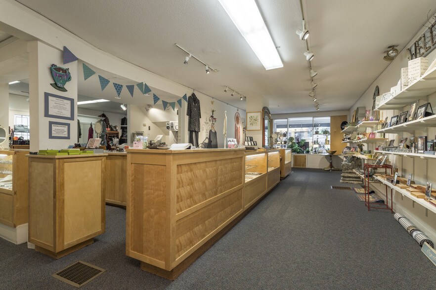 More Photos Of 1170-1176 Walnut St, Newton Storefront Retail Office For Lease