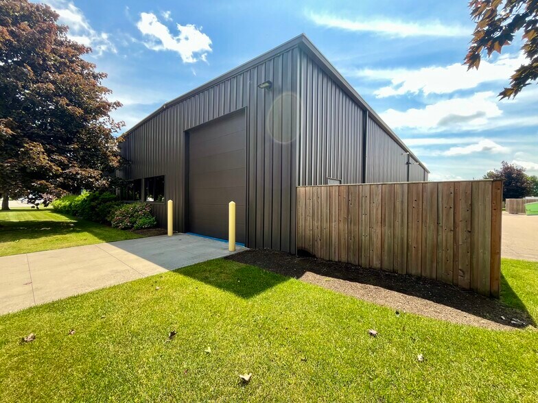 More Photos Of 95 Rankin St, Waterloo Flex For Sale