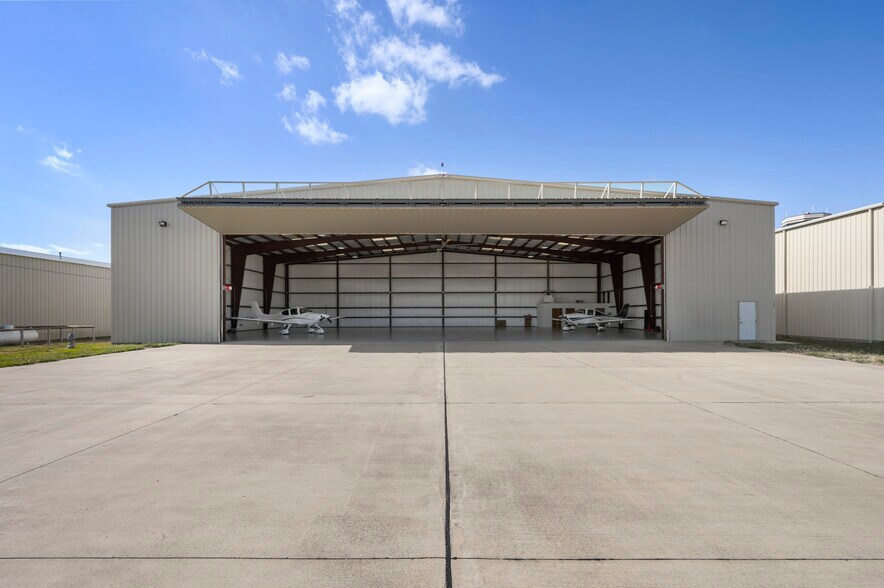 More Photos Of 1438 Airport Blvd, Mesquite Specialty For Sale