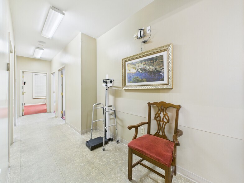 More Photos Of 201 E Dr Hicks Blvd, Florence Medical For Sale