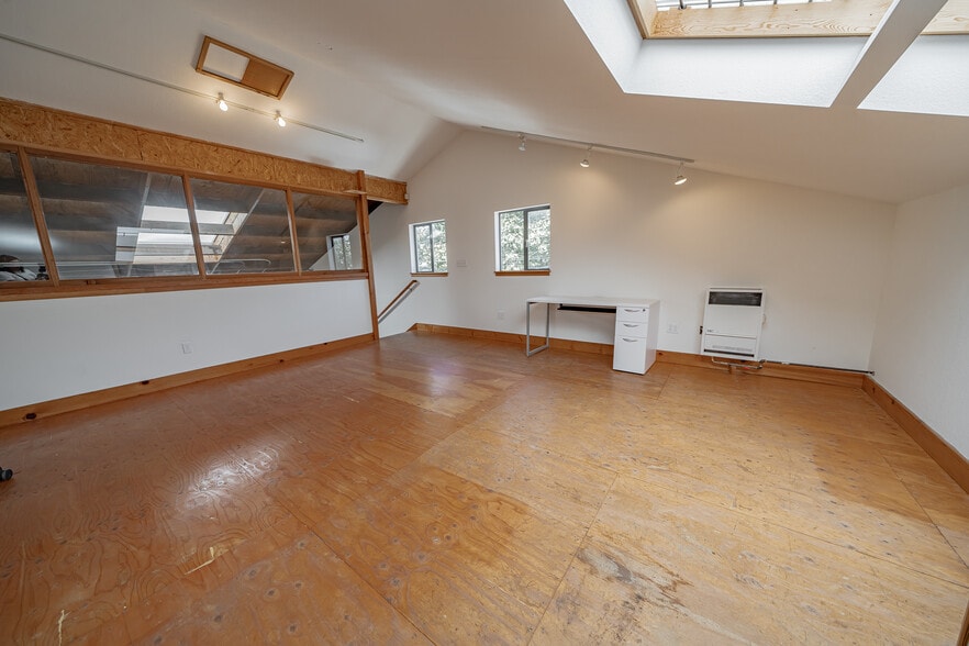 More Photos Of 2894 Ettie St, Oakland Distribution For Lease