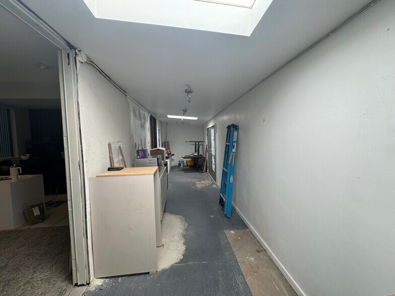 More Photos Of 8262 Melrose Ave, Los Angeles Storefront Retail Residential For Lease