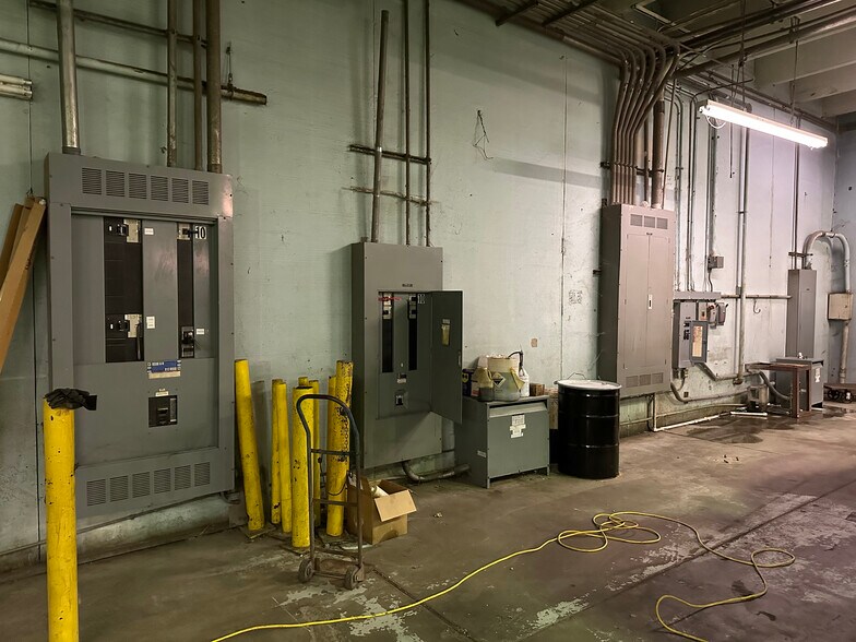 More Photos Of 126 S Griffith St, El Dorado Warehouse For Sale