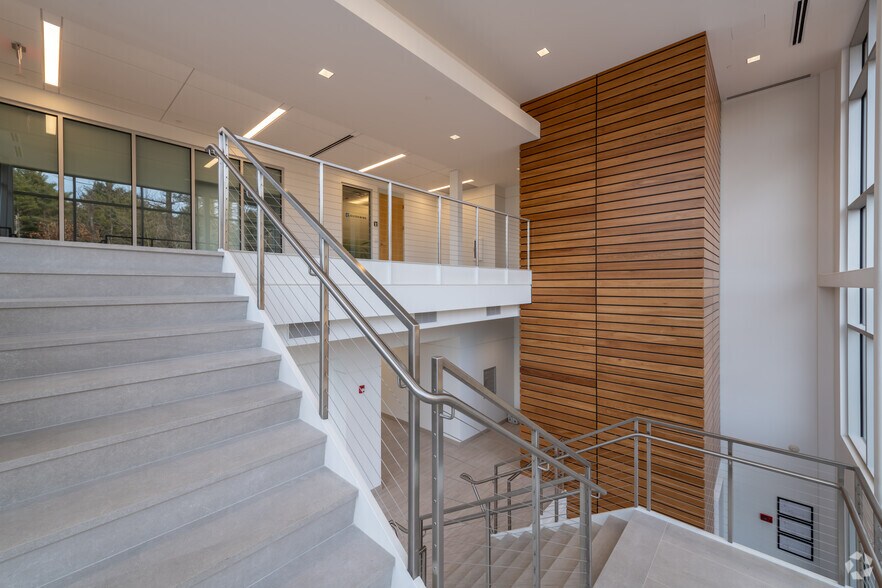 More Photos Of 54 Middlesex Tpke, Bedford Office For Lease