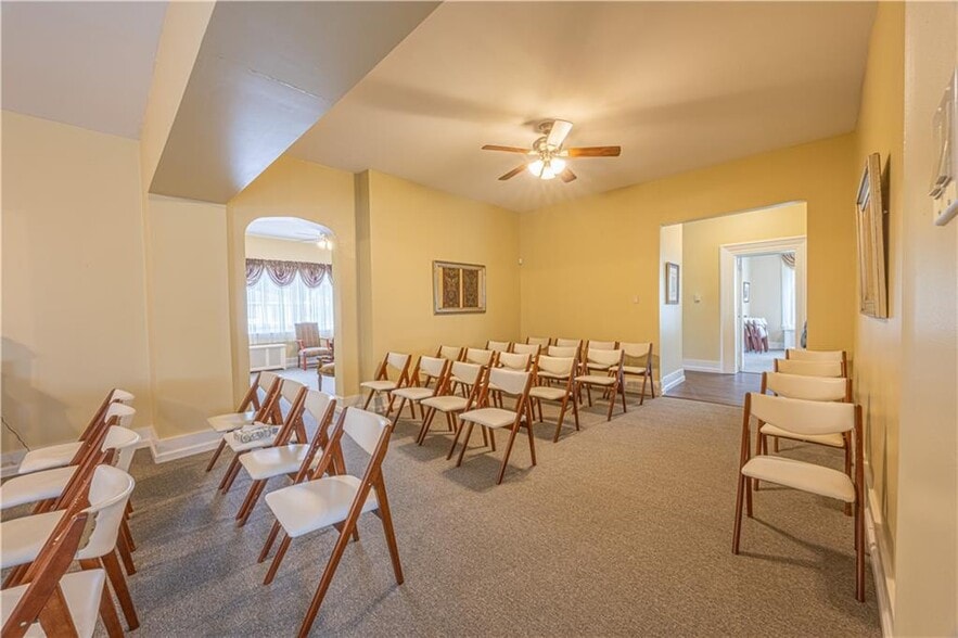 More Photos Of 121 Ridge Ave, Washington Funeral Home For Sale