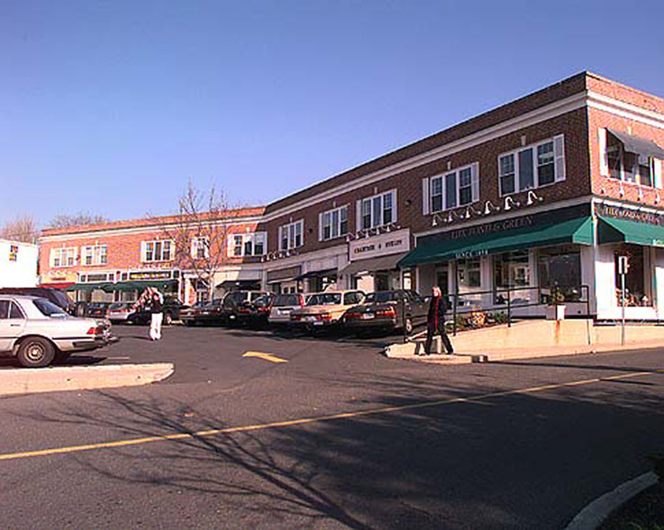 Primary Photo Of 136 Main St, Westport Unknown For Lease