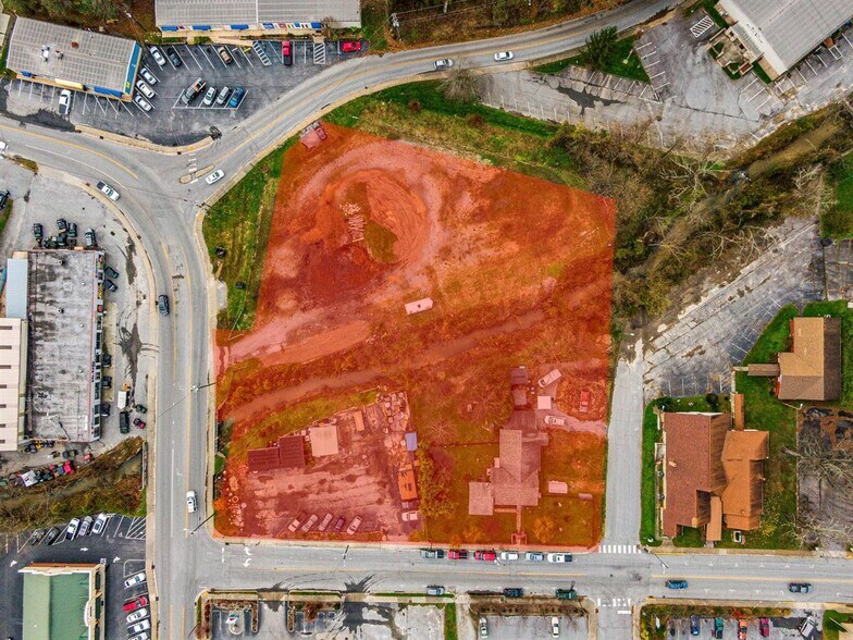 More Photos Of 307-321 S Washington St, Hendersonville Land For Lease